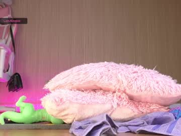 latina cam girl queenelia image #4205194