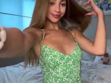 latina cam girl cuteelsa_ image #4115945