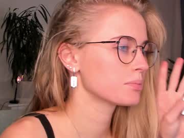 latina cam girl linellali image #1816088