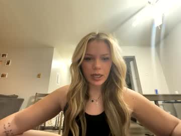 latina cam girl maeveraes image #4693337