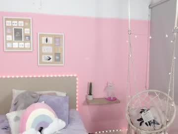 latina cam girl little_effy18 image #1037564