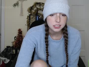 latina cam girl _heytheredelilah image #2199398