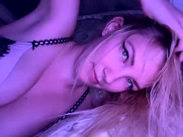 latina cam girl mariah95 image #3215470