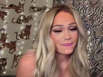 latina cam girl ari_02 image #3843182