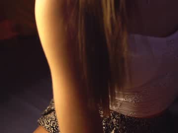 latina cam girl cuteelsa_ image #4044318