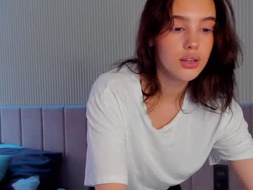 latina cam girl angella_kleee image #3425402