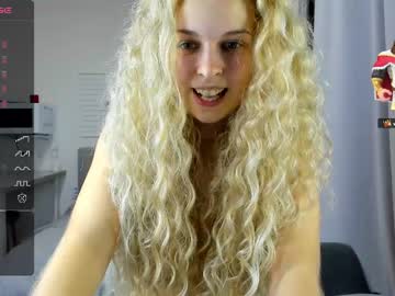 latina cam girl mila_martella2004 image #3442988
