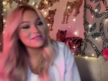 latina cam girl ari_02 image #4329859