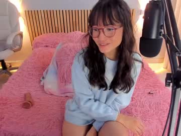 latina cam girl little_effy18 image #3382167