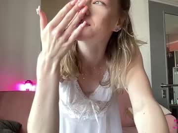 latina cam girl elli_harmon image #3112518