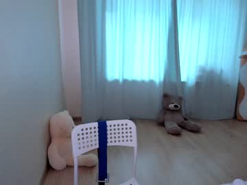 latina cam girl yana_squrel_22 image #1279580