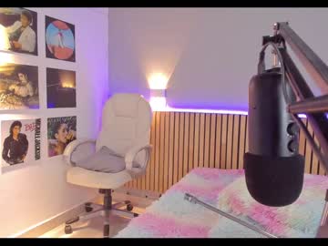 latina cam girl little_effy18 image #4300339