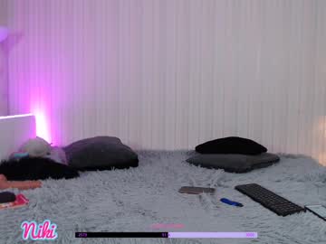 latina cam girl lili_and_niki image #290113