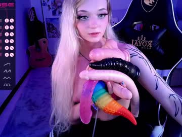 latina cam girl _b_a_n_s_h_e_e_ image #2976082