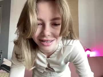 latina cam girl elli_harmon image #3045432