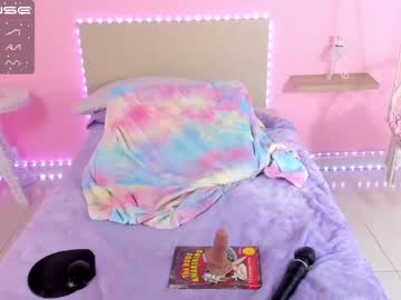 latina cam girl little_effy18 image #2095382