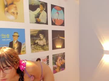 latina cam girl little_effy18 image #2380430
