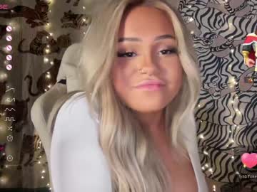 latina cam girl ari_02 image #3747755