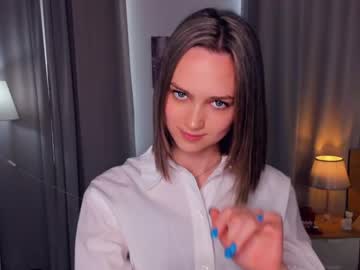 latina cam girl maebulkley image #4481418