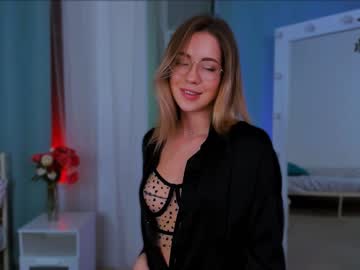 latina cam girl emmi_rosee image #2389250