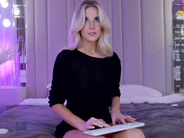 latina cam girl krissone image #1549371