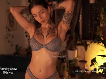 latina cam girl effylowell_ image #3784429
