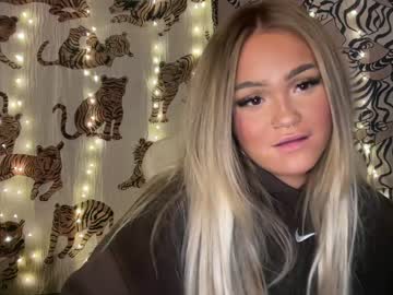 latina cam girl ari_02 image #3455250