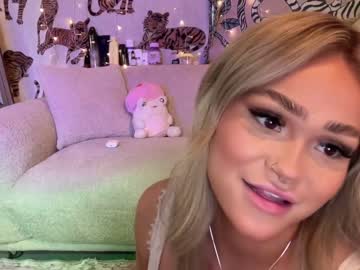 latina cam girl ari_02 image #4537242