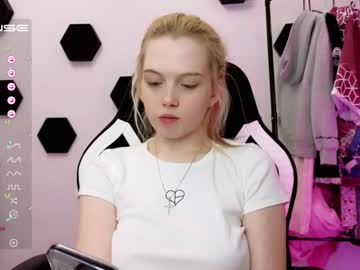 latina cam girl small_blondee image #2873420