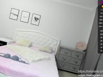 latina cam girl adelina_di image #385530