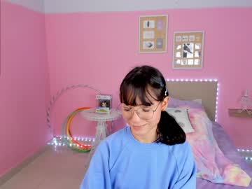 latina cam girl little_effy18 image #1678937
