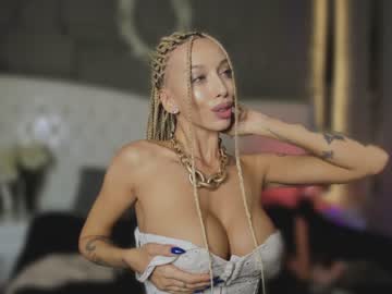 latina cam girl royalsquirt_ image #3475144