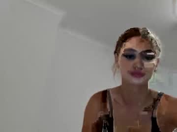 latina cam girl yoitslily image #3943141