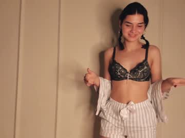 latina cam girl laa_ura image #4360158