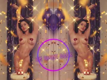 latina cam girl lucieoude_ image #2081572
