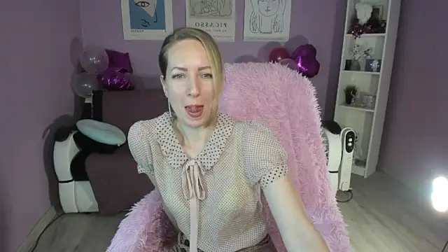 Stripchat sex cam Queenymel